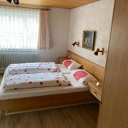 Zur Linde Inn