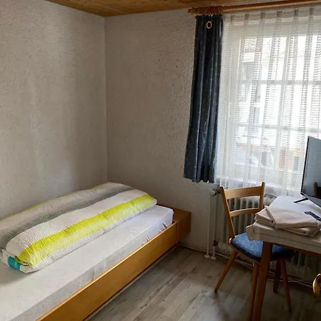 Zur Linde Inn *